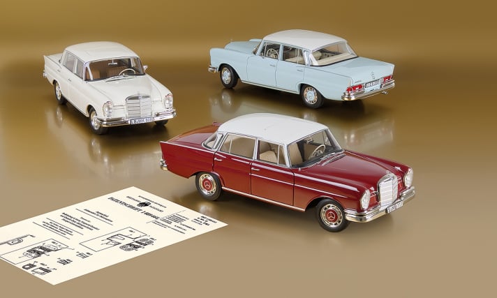 Gleich in drei verschiedenen Farbversionen zeigen wir die neue Mercedes-Heckflosse von Norev. Der 220 S der Franzosen kommt in feiner Detaillierung in 1:18.]Foto: C.Hoffmann
