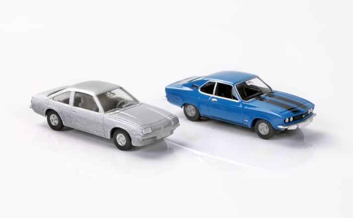 Von A nach B führt die Reise bei Wiking und beim Thema Opel Manta in 1:87. Die erste Generation gibt es schon zu kaufen. Der Manta B folgt 2022 als Neuheit, hier als “Silberling” zu sehen. ]