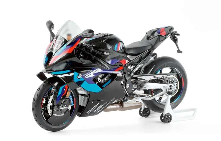 BMW 1000 RR „prepainted“ von Meng in 1:9