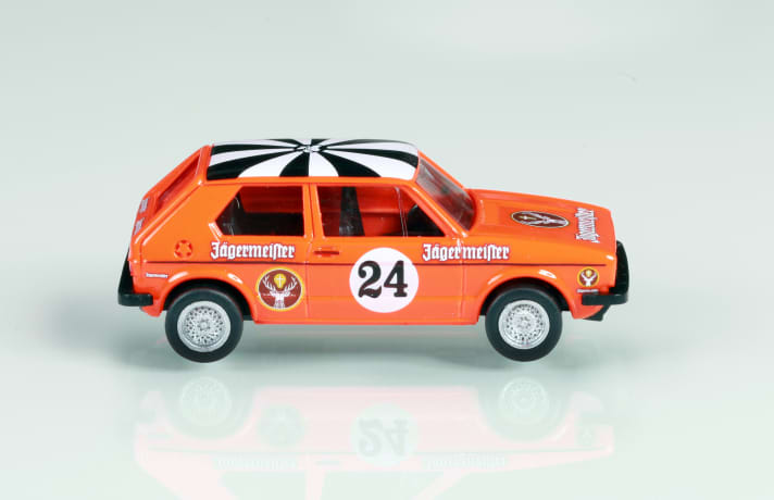 Der Volkswagen Golf wird in diesem Jahr 50 Jahre jung. Das hat unseren Wiking-Spezialisten Ulrich Biene dazu ermutig, ihm eine wissensreiche wie überraschende Geschichte als Modell der Kultmarke zu widmen.
