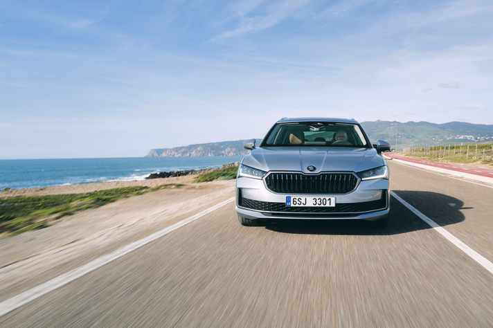 Versprühen einen Hauch Extravaganz: das achteckige Kühlergrill-Design und die Matrix-LED-Scheinwerfer