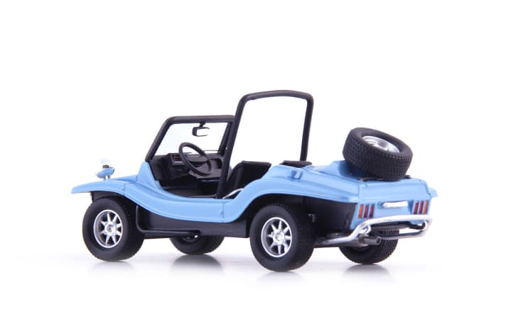 Der Motor saß beim Skoda 736 im Heck. Auf der Motorhaube war das Reserverad angebracht. Die geschwungene Karosserieform des Buggy trifft das 1:43-Modell von Autocult genau.]Foto: Werk