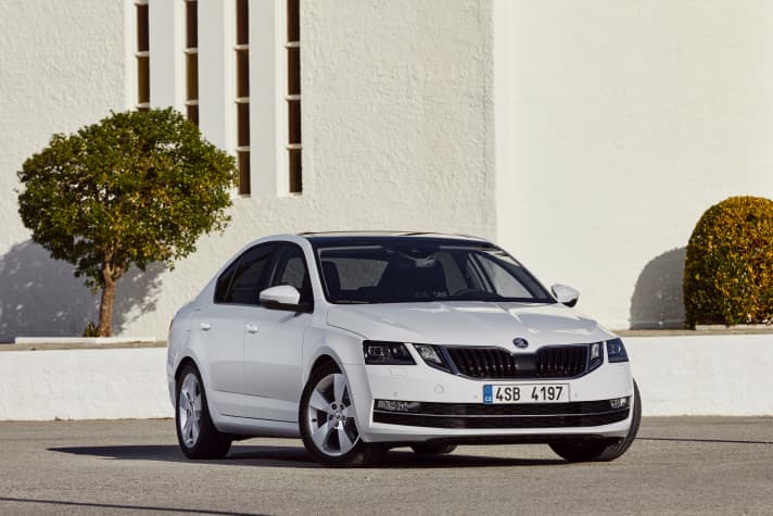   Der neue Turbobenziner kann im ŠKODA OCTAVIA wahlweise mit manuellem 6-Gang-Getriebe oder 7-Gang- Doppelkopplungsgetriebe (DSG) kombiniert werden.