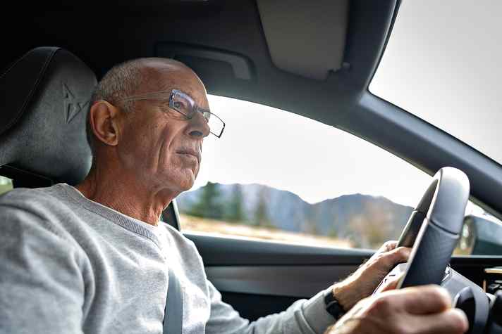 Das unten abgeflachte Lenkrad liegt klasse in der Hand - wie GUTE FAHRT-Autor Wolfgang Schäffer bestätigen kann