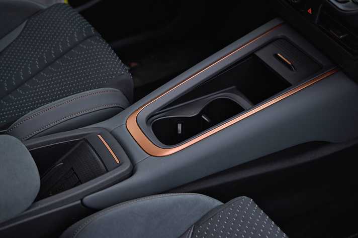 Der Born setzt auch im Inneren schicke Akzente – mit den typischen kupferfarbenen Details