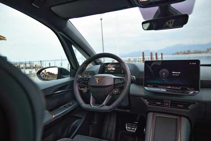 Alles bestens im Blick: das Cockpit mit Multifunktionslenkrad und großem Touchscreen