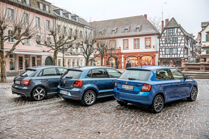   Alle drei zeigen ein starkes Heck mit etwa gleich niedrigen Ladekanten. Der Polo hat die leichtgängigste Kofferraumklappe, der Fabia die beste Durchsicht nach hinten. Der Audi trumpft mit großzügiger Beleuchtung im Stauraum