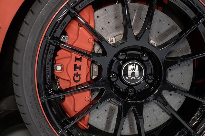    	Das Auto ist vollständig von Hand lackiert

