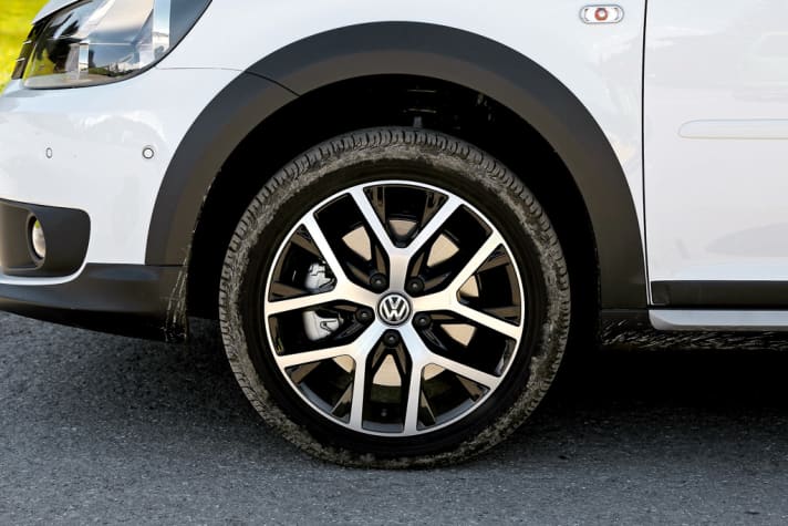   Schicke 17-Zoll-Alufelgen für den Cross Caddy