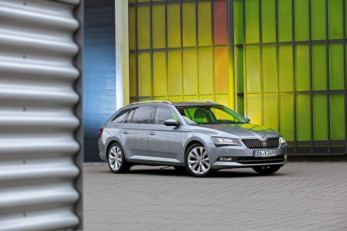   Das Raumangebot ist selbst für einen Kombi außergewöhnlich, die Serienausstattung des Style-Pakets mustergültig. Das Angebot an Komfort-Features und Fahrassistenten ist zudem üppig