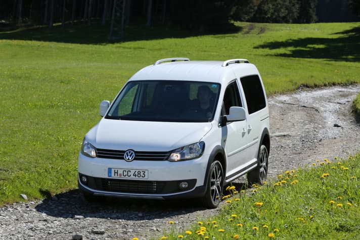   Im Gegensatz zu den Cross-Brüdern aus dem PKW-Segment ist die rustikale Offroad-Beplankung hier nicht nur schöner Schein