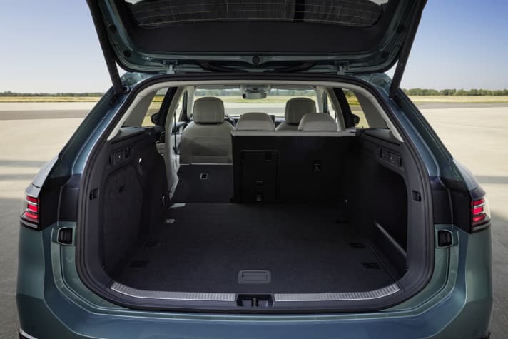 Der variable Kofferraum der eTSI-, TSI- und TDI-Versionen fasst zwischen 690 und 1.920 Liter.