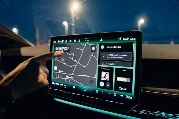 Der 15-Zoll-Touchscreen ist die zentrale Bedieneinheit im ID.7 Tourer. Die Bedienung ist einfach und intuitiv – und bereits aus der Limousine bekannt