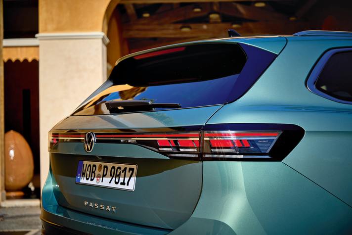 ...und Lichtleiste am Heck