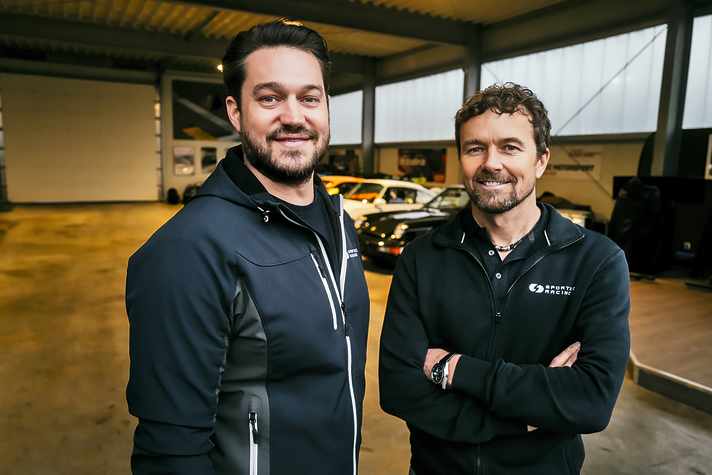 Sportec-Geschäftsführer Gregor Burkard (l.) und Marcel Fässler, Chef der Motorsport-Abteilung und dreimaliger Le-Mans-Sieger