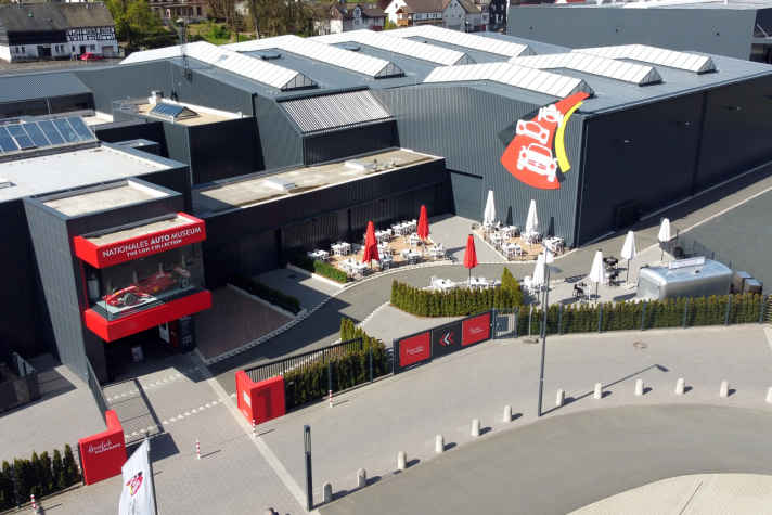 Erst wenige Monate alt und schon die heimliche Nummer 1. Die Serien- und Sportfahrzeuge, die Gründer Friedhelm Loh für sein „Nationales Automuseum“ zusammengesucht hat, findet man in dieser perfekt vorgetragenen Ausstellung kein zweites Mal.