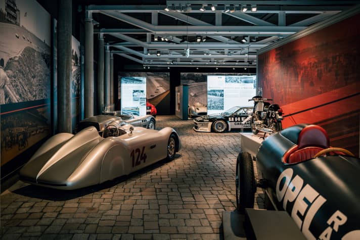 Mit einem breiten Fuhrpark an Originalen wird die AVUS-Ausstellung im PS.Speicher jedes Racerherz auf Hochtouren bringen. Der Weg nach Einbeck lohnt sich auf jeden Fall