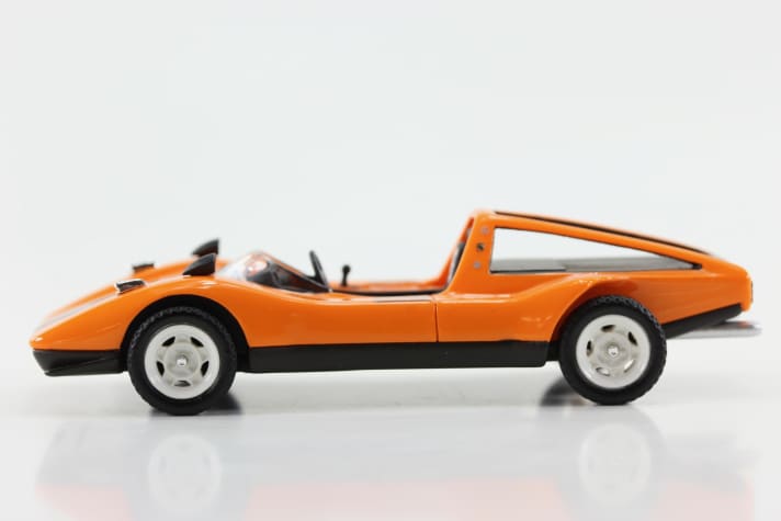 Mit dem MPV Teheran von 1972 startet das neue Label Brausi in der Baugröße 1:43 in die Modellautowelt. Das Original bauten Mercedes-Benz, Porsche und Volkswagen im Teamwork.]Foto. MODELL FAHRZEUG