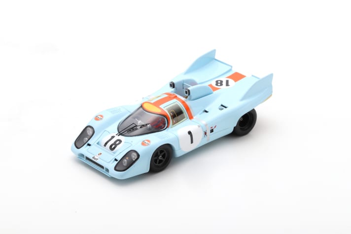 In der Kategorie G kürten die Leser das beste Handarbeitsmodell des Jahres im Maßstab 1:43: Sieger wurde hier ein ganz besonderer Porsche 917K von Spark, der den Zusatznamen “Höcker” trägt ]Foto: Werk