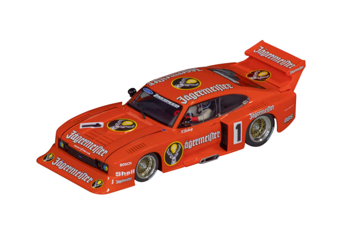 Auch der Sieger in der Kategorie U – also bei den Miniaturen der Baugröße 1:24 – fuhr in “Jägermeister”-Design auf den ersten Platz. Den Ford Capri Gruppe 5 baut ebenfalls Carrera. ]Foto: Werk