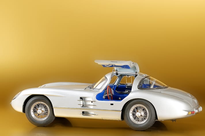 Auch den 300 SLR Uhlenhaut mit blauen Sitzen, der nicht von Mercedes verkauft wurde, legt CMC zur Jahrenswende wieder in einer verbesserten 1:18-Version als Exklusivmodell  neu auf ]Foto: C. Hoffmann