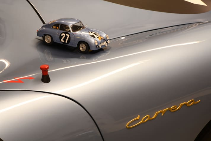 Den begehrten Titel Top-Marke Automobil konnte in diesem Jahr Porsche aus Stuttgart-Zuffenhausen erringen. Der Sportwagen-Hersteller wird nächstes Jahr 75 Jahre jung. Passt doch gut!]Foto: M.Bolsinger