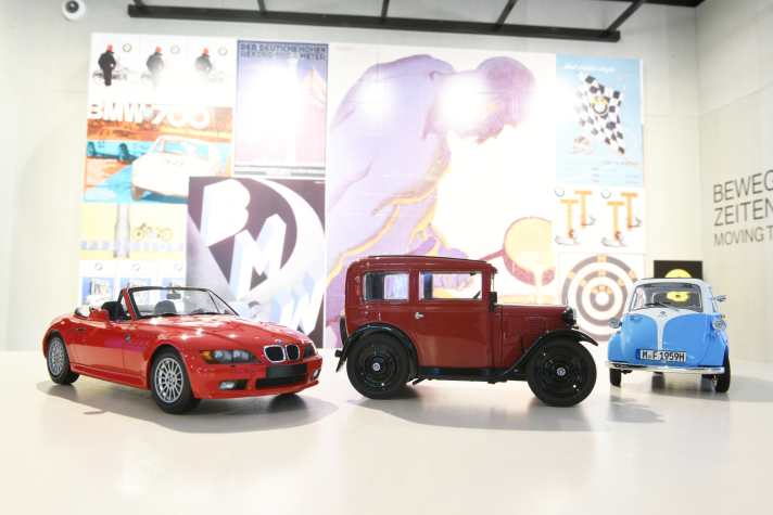 Minichamps baut in 1:18 die BMW-Meilensteine Z3 Roadster, Dixi 3/15 und Isetta aus Die Cast nach. Unser Shooting führt uns in BMW-Museum nach München, wohin sonst? ] Foto: Markus Bolsinger