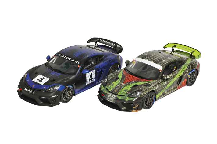 Bereits lieferbar ist der blaumetallicfarbene 982
Cayman GT4 RS Clubsport mit der Startnummer 4 (299 Euro, Limit:
300 Stück). Erst im November feiert der im Krokodilstyle dekorierte
718 Cayman GT4 RS Clubsport „Hunter“ (319 Euro, Limit:
500 Stück) seine Premiere.