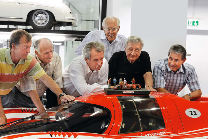 Das Modell: ’70 Porsche 917 K Nr. 23, Le-Mans-Sieger von Autoart in 1:18 mit Figuren von Figutec