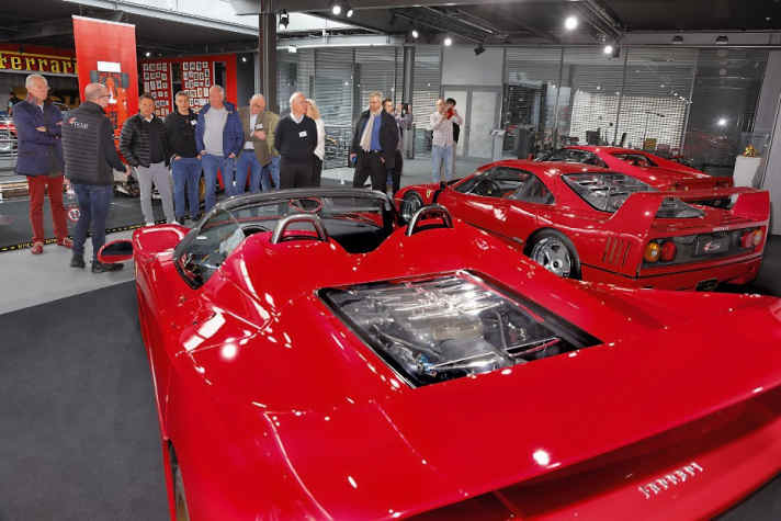 Große Augen machten die Besucher der Preisverleihung dank der Ferrari-Sonderausstellung