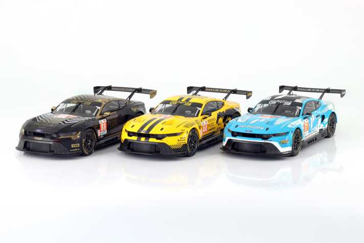 Dreimal Le Mans Exklusiv nur für CK-Modelcars baut Ixo zum selben Preis die Le-Mans-Mustang aus der Saison 2024 von Proton Competition mit der gelben 44, der hellblauen 77 und der schwarzen 88 nach.