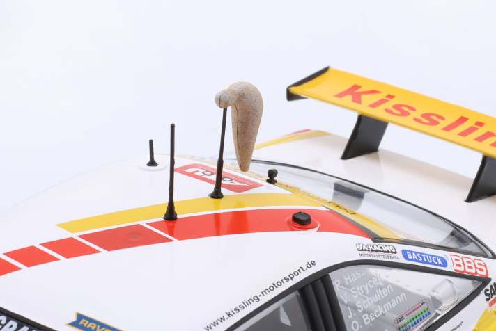 Es gibt einen Manta, der ist bei den Langstrecken-Rennen auf dem Nürburgring der Publikums-Liebling. Und genau den baut Werk83, die Eigenmarke von CK-Modelcars, in 1:18 nach – samt Fuchsschwanz. ] Foto: Werk