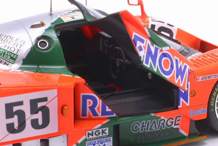 Bei seiner 1:12-Version des Le-Mans-Sieger Mazda 787B in der Version, die 1991 Le Mabns gewonnen hat, kann Werk83 noch ungestümer in die Details gehen. Hier ein Blick in das Cockpit des Wankel-Rennwagens. ] Foto: Werk