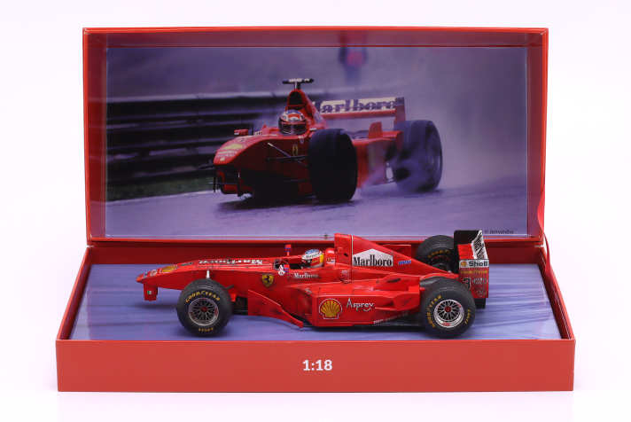 Als Michael Schumacher beim Belgien GP 1998 David Coulthardt überrunden wollte, kam es zum Crash. So wie Schumis Ferrari danach aussah, kommt er 2026 von Werk83 in 1:18. Foto. Werk83