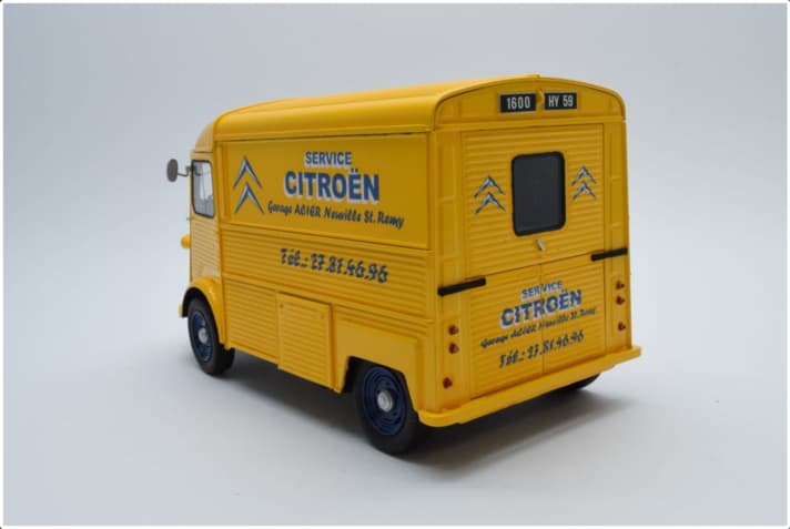 All unsere Fotos von dem zusammengebauten Kit zeigen die Dekoration des HY als Kastenwagen des Service Citroen, die nach einer originalgetreu knallgelben Lackierung verlangt]