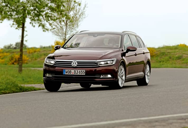   In Sachen innere Größe, Anmutung und Exterieur-Design ist der Passat Variant der Mittelklasse deutlich nach oben entrückt. Schön, dass der Preis dies nicht tat