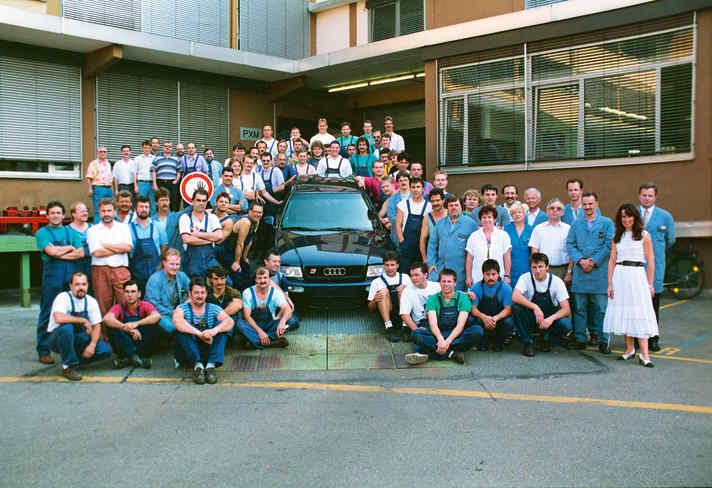 Gruppenbild mit Audi: Der Avant RS entsteht durch Teamwork, auch bei Porsche ist man sichtlich stolz auf das Ergebnis