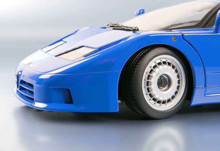 Hier fährt das nächste blaue Wunder in der 1:12-Serie von KK-Scale vor: Es ist das Die-Cast-Modell des Bugatti EB 11o. Wir zeigen alle Finessen des Überfliegers. ] Foto: Christian M. Hoffmann