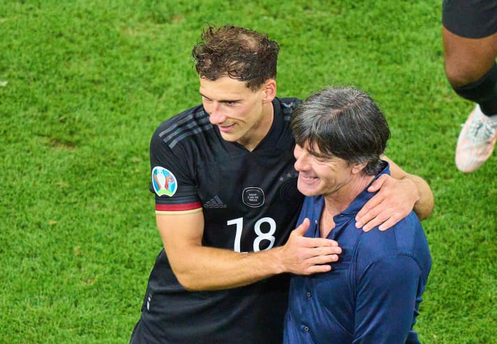 Der Matchwinner und sein Trainer: Leon Goretzka und Jogi Löw nach dem Ungarn-Spiel.