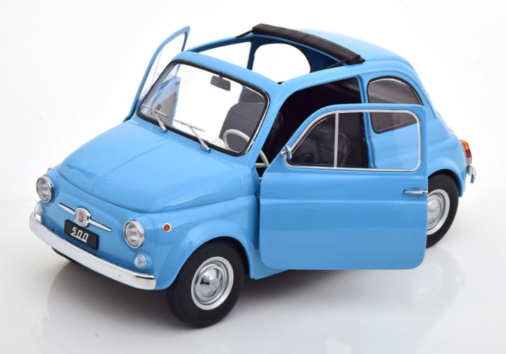 Die erste Besonderheit am Fiat 500 von KK-Scale sind die beiden beweglichen Türen. Extra Nummer zwei sind die wechselbaren Stoffdächer, die es in geschlossener und geöffneter Version gibt.]Foto: Werk