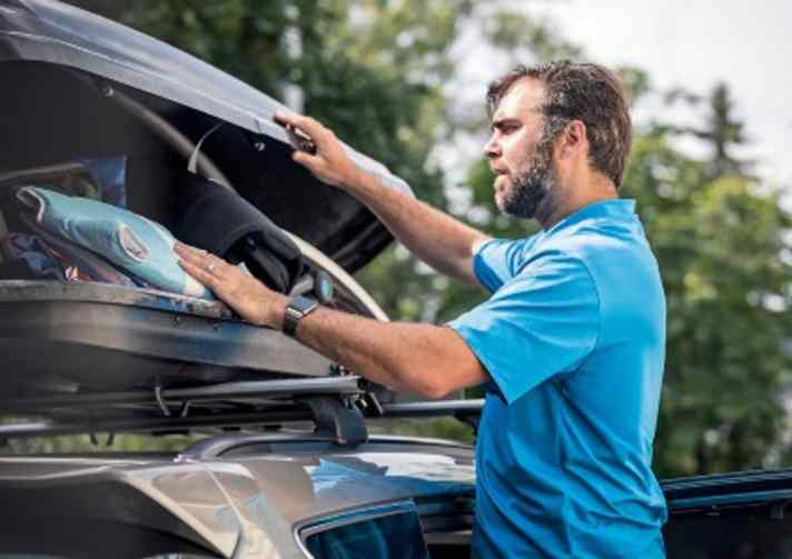 Sicher packen: Leichte und sperrige Dinge sind prima für die Dachbox geeignet, schwere Gegenstände kommen besser in den Kofferraum