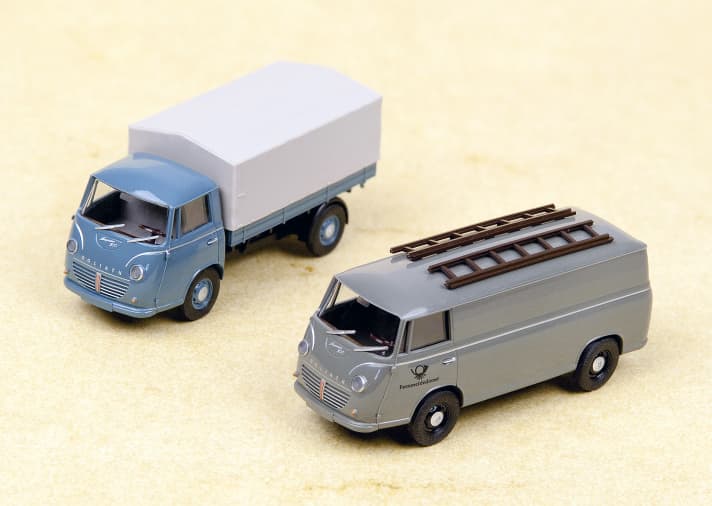 Auf Basis des Goliath 1100 Express lieferte DreiKa einen stattlichen 1:87-Fuhrpark. Hier sind der fein gebaute Pritschenwagen und der Kastenwagen auf dem Foto zu sehen. ]