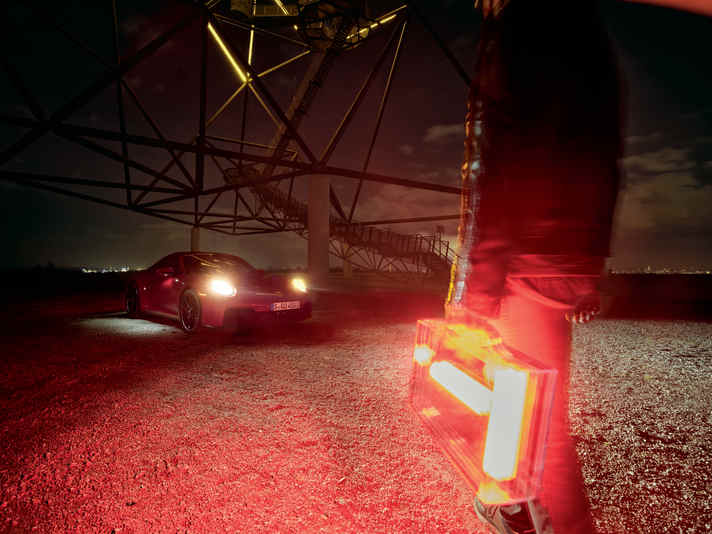 Night Rider: Vor der Ankunft auf der Berghalde ging’s mitten in der Nacht auf die Autobahn - um auf leerer Piste richtig Gas zu geben