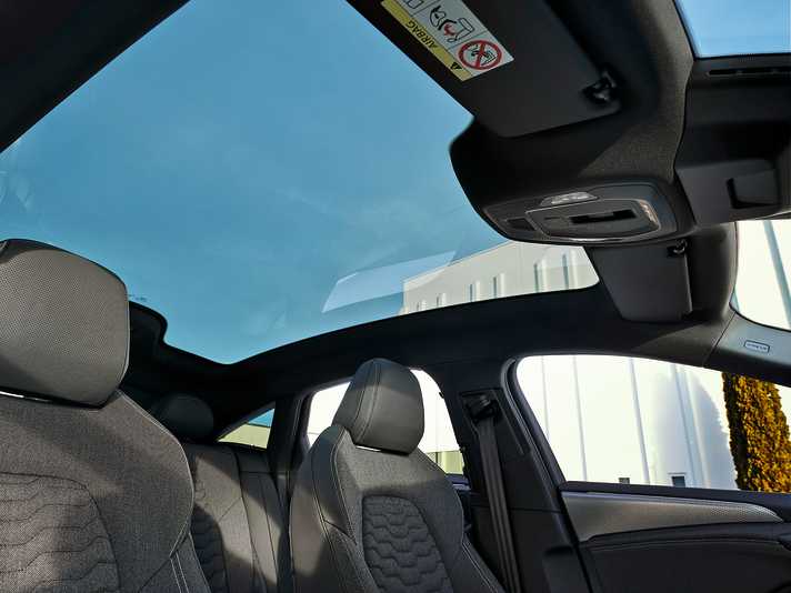 Gehobene Ausstattung: Der A6 e-tron fährt eine ganze Palette an High-End-Optionen auf - wie etwa das auf Knopfdruck abdunkelbare Panoramaglasdach