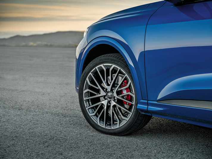 Von 17 bis 21 Zoll: Schicke Leichtmetallräder mit glanzgedrehten Felgen gehören selbstverständlich zur Ausstattung