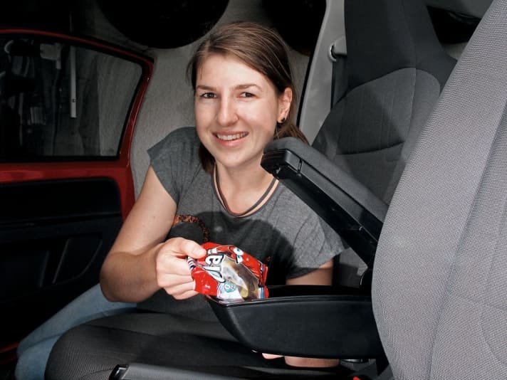   Hält auch Fahrer und Beifahrer*innen auf Distanz