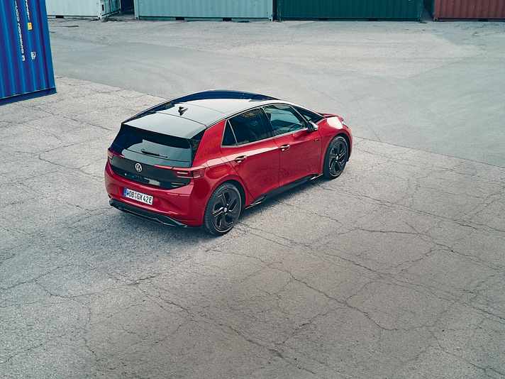 Mit Panoramaglasdach lassen sich Sonnen- oder Sternenhimmel-Stunden besonders gut genießen