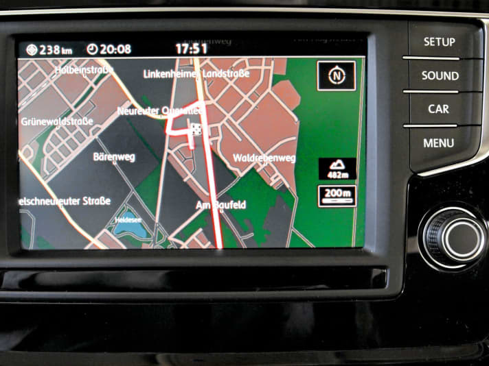   Der Aufrüst-Satz besteht nur aus einem neuen Steuergerät samt Anleitung und Freischalt-Dokument
 	￼