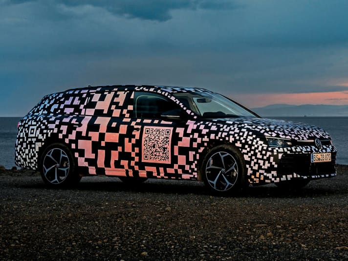 Der neue Passat Variant legt in Radstand und Länge zu – bei letzterer um satte14 Zentimeter. Das dürfte für noch mehr Beinfreiheit im bisher schon fürstlichen Fondsorgen. Auch die Reichweiten der e-Hybride wurde gestreckt – auf rund 100 Kilometer