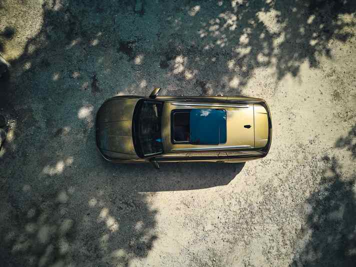 Groß geworden: Der neue Kodiaq - hier mit Panorama-Schiebedach - misst in der Länge 4,76 Meter. Das sind sechs Zentimeter mehr als das Vorgängermodell und 22 Zentimeter mehr als der neue VW Tiguan